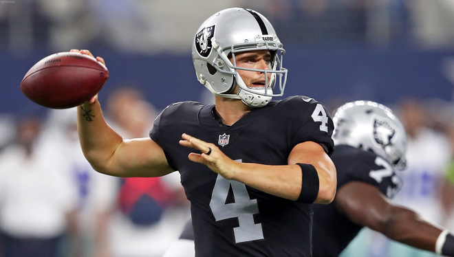 Derek Carr suffers a fracture to his back