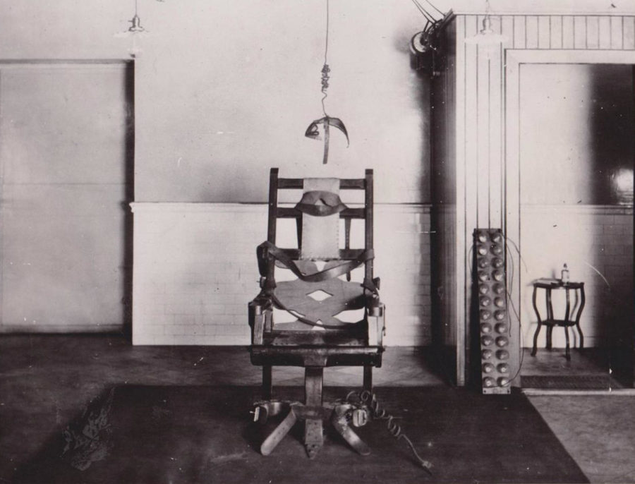 The+original+and+first+electric+chair+that+was+used+to+execute+a+prisoner+on+August+6%2C+1890+in+Auburn%2C+NY.+The+chair+was+destroyed+in+a+prison+riot+and+fire+on+July+28%2C+1929+%28StuffNobodyCaresAbout.com%29