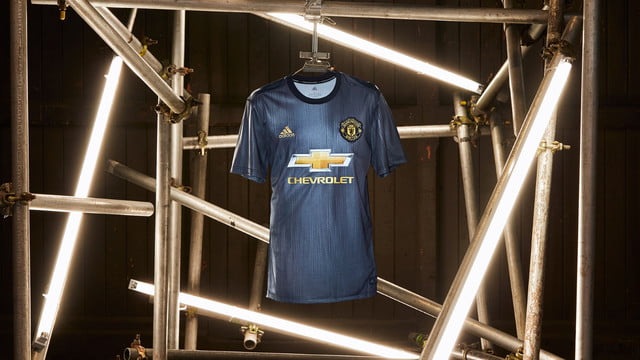 Manchester United adopts a policy of using sustainable uniforms