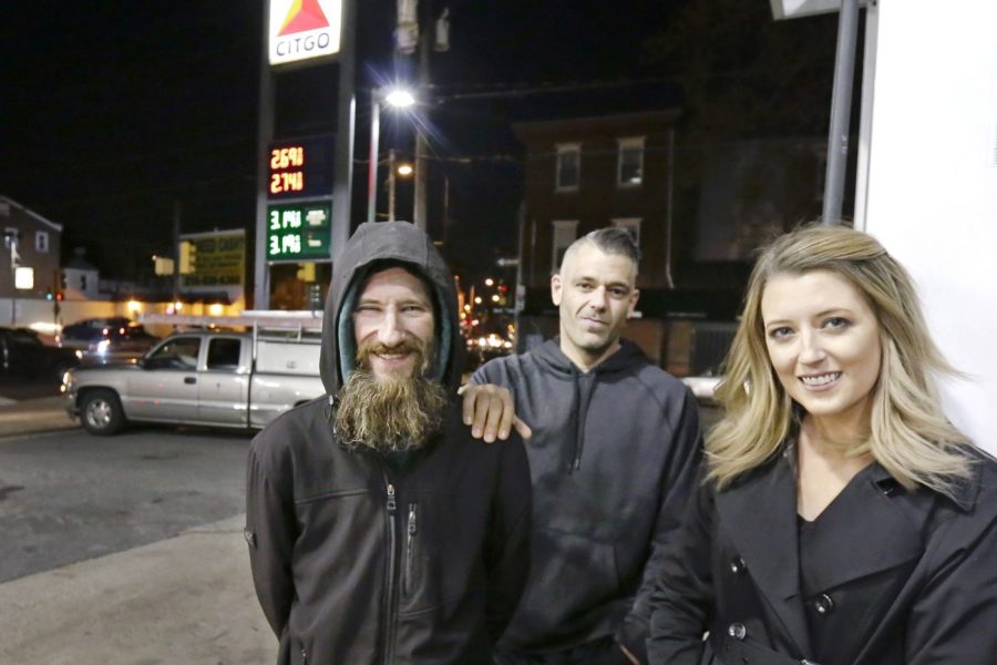 Homeless veteran sues couple for stealing money