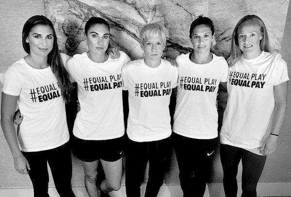 Even soccer players suffer the injustice of the gender wage gap