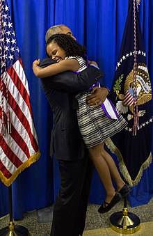 220px-Barack_Obama_hugs_Mari_Copeny